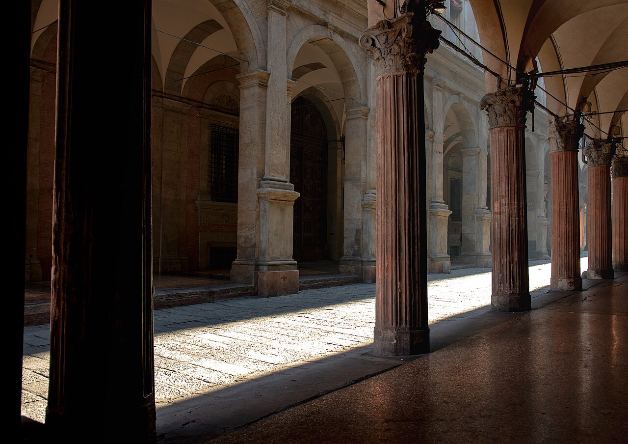 Walking under the porticoes