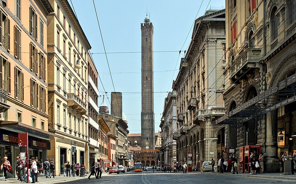 Torre degli Asinelli e Torre della Garisenda a Bologna