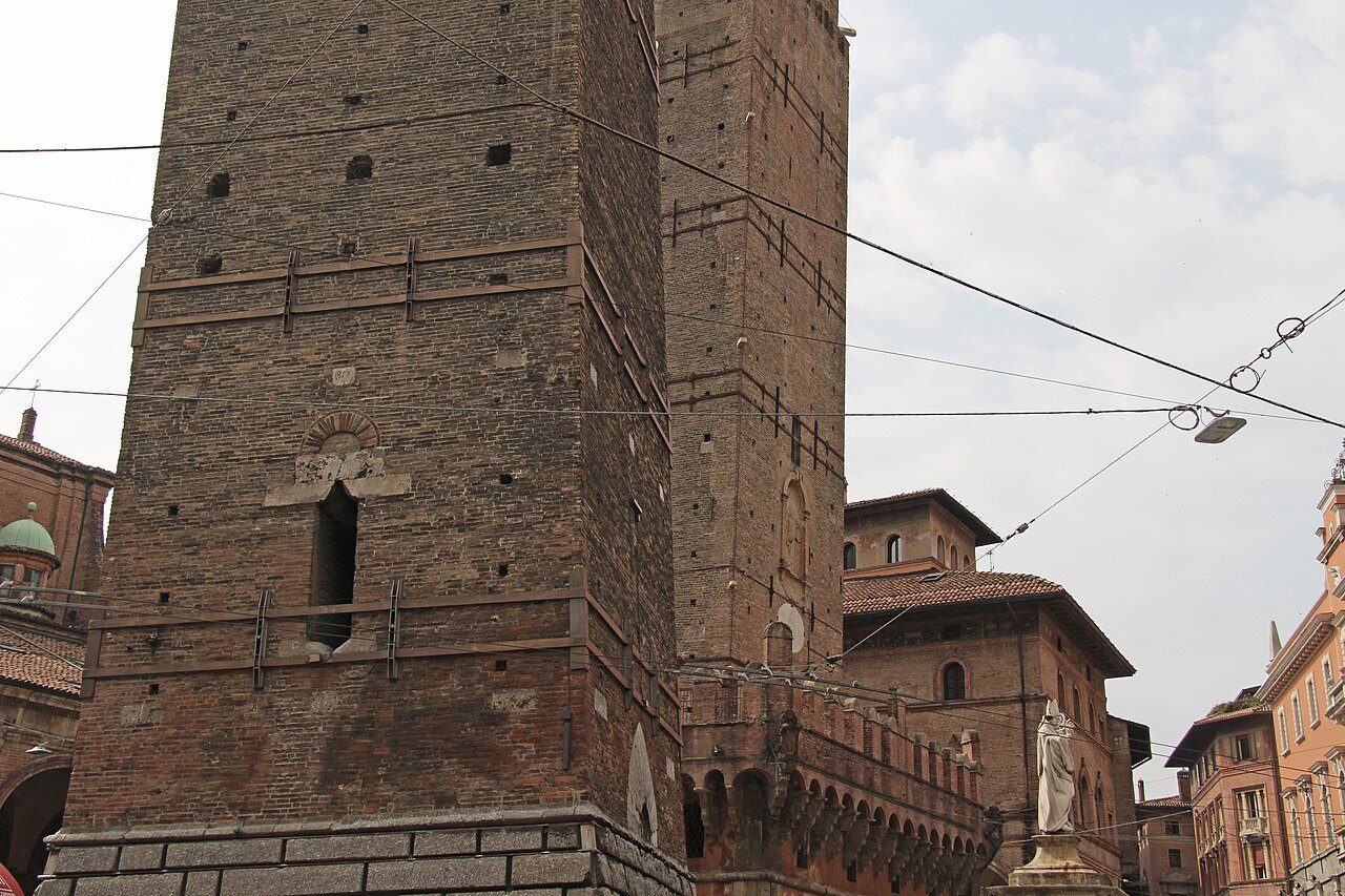 The two towers from below