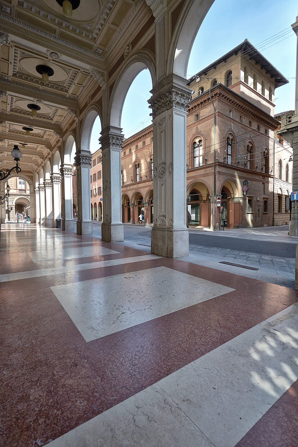 Portico Cassa di Risparmio via Farini