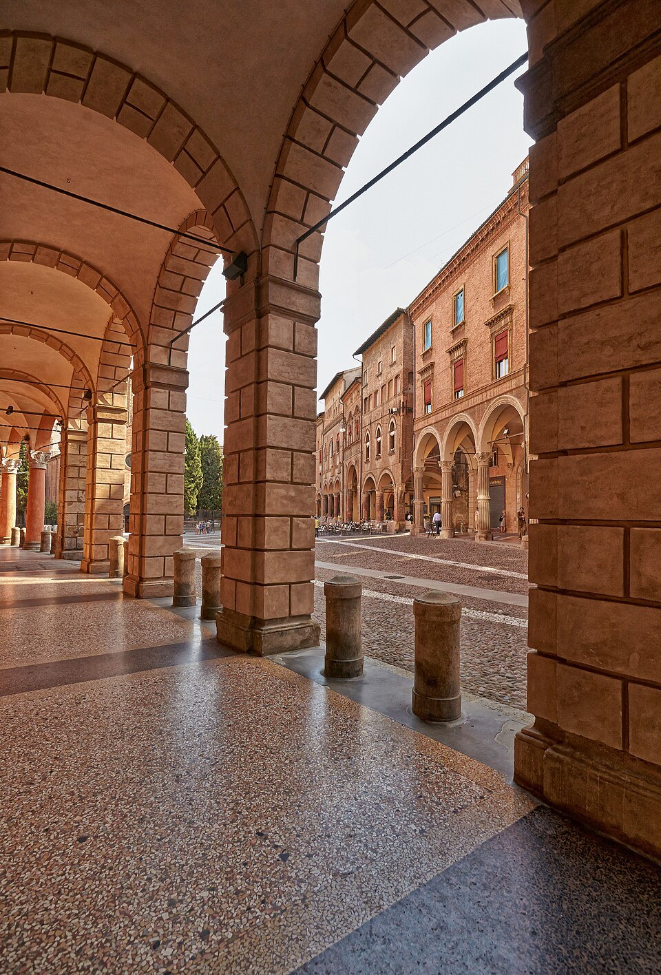 Portico palazzo Isolani